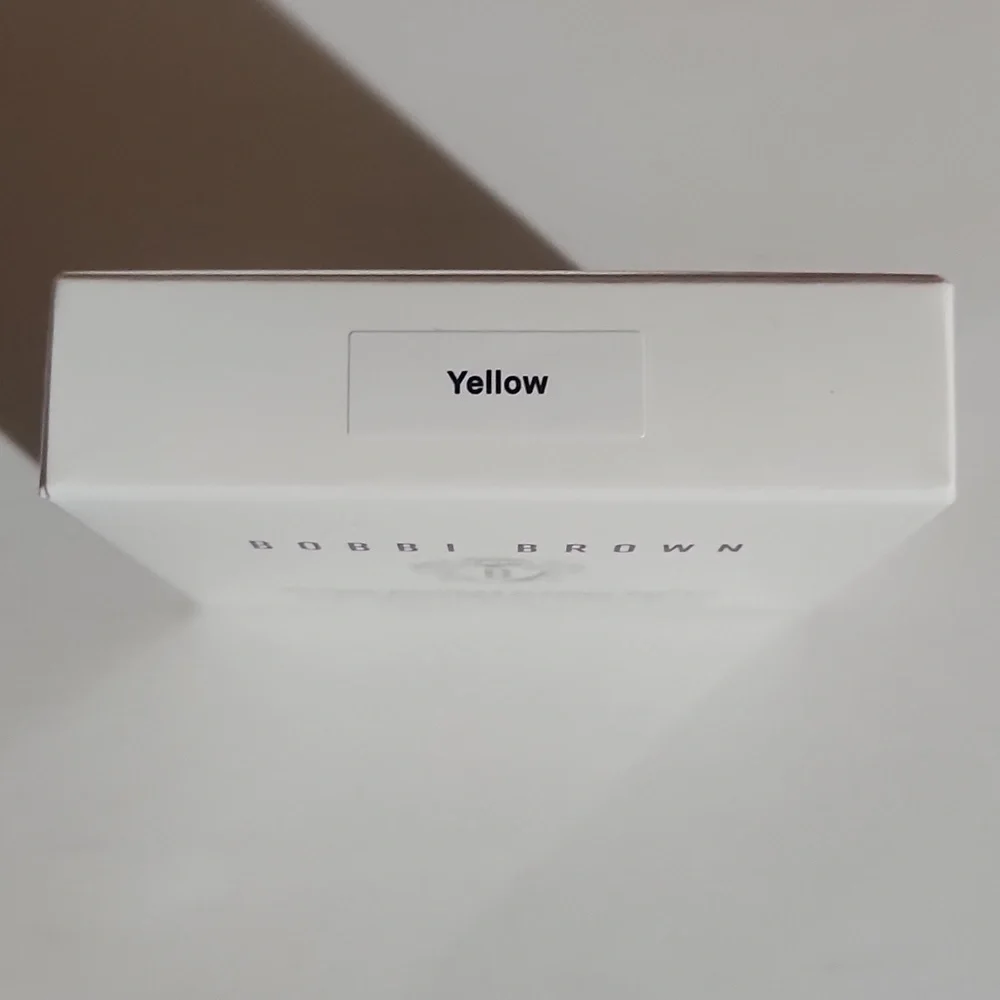 BOBBI BROWN Yellow Vitamin Enriched Pressed Powder
